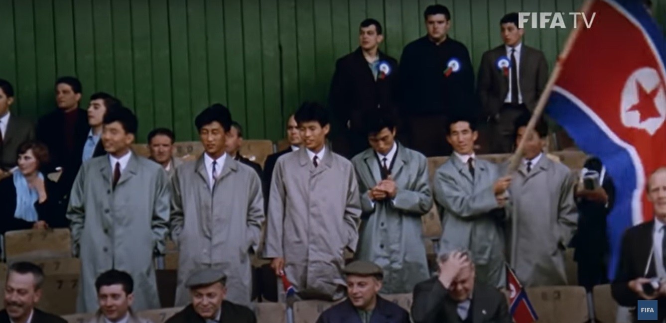 Na Copa de 1966, a Coreia do Norte causou espanto na Inglaterra com uma vitória sobre a Itália e dando trabalho a Portugal nas quartas de final — Foto: Reprodução/Fifa TV