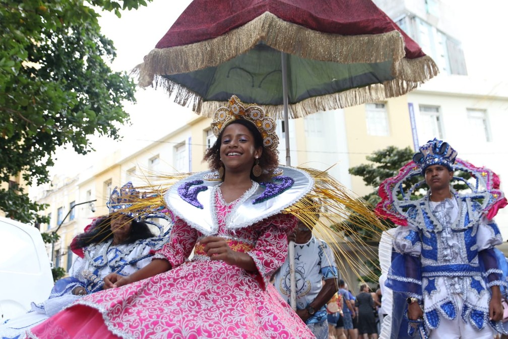 Cores tomaram conta do Bairro do Recife, durante prévia neste domingo (5) — Foto: Marlon Costa/Pernambuco Press