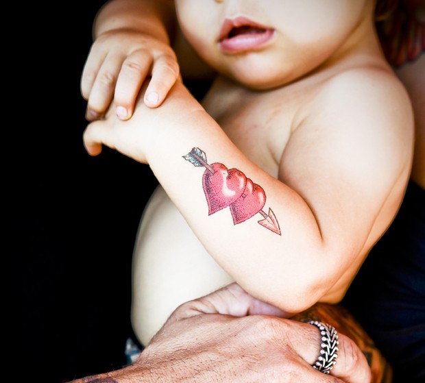 Bebê tatuado (Foto: Thinkstock)