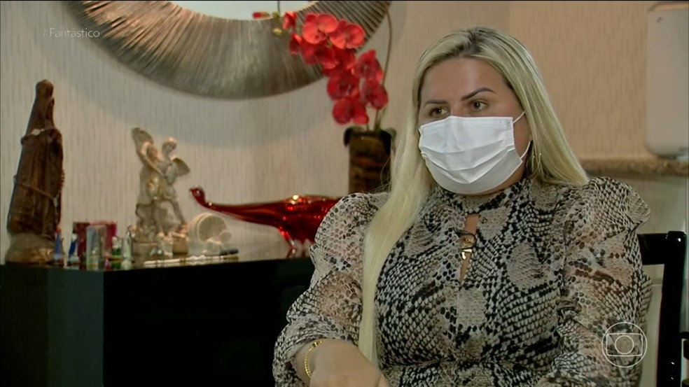 Empresária Flaviane Cristina Gadelha é uma das pacientes que denunciam o cirurgião. — Foto: TV Globo