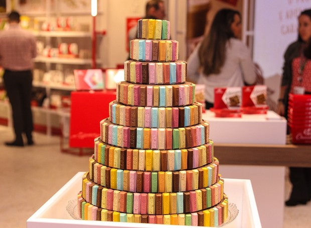 Uma pirâmide do produto foi criada na loja para destacar os diferentes sabores (Foto: Thiago Duran/Divulgação)