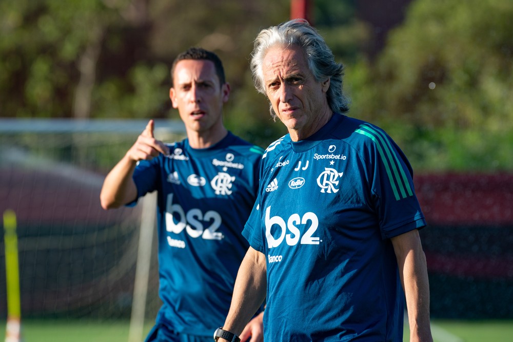 Após testar negativo para coronavírus, Jorge Jesus agradece apoio: Momento de precaução