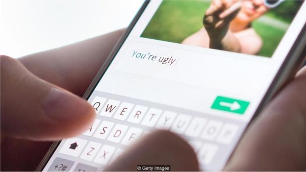 Algoritmos que buscam sinais de bullying nas redes sociais podem ajudar a rastrear agressores (Foto: Getty Images via BBC News Brasil)