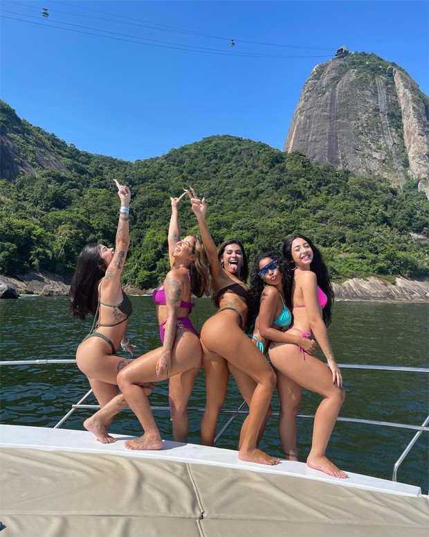 Pocah abriu álbum de dia de passeio de barco no Rio de Janeiro (Foto: Reprodução / Instagram)