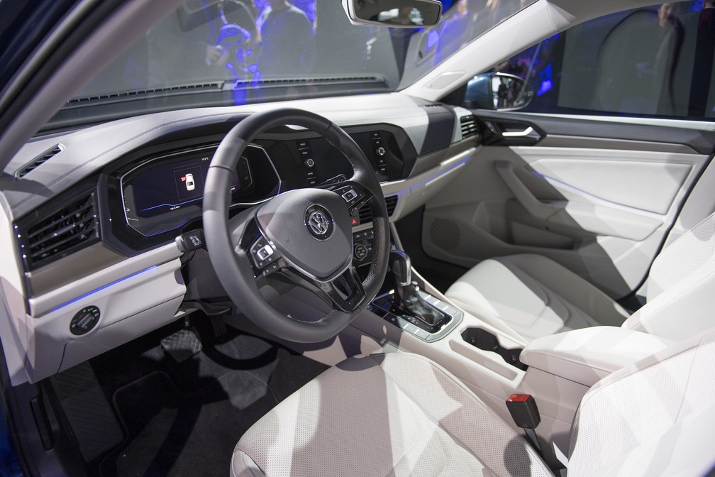 Interior do novo Volkswagen Jetta (Foto: Jim Watson/AFP)