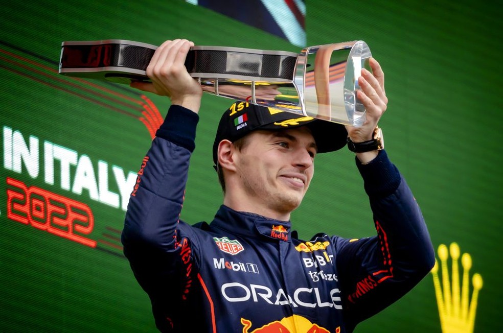 Max Verstappen comemora vitória no GP da Emilia-Romagna da F1 2022 — Foto: ANP via Getty Images