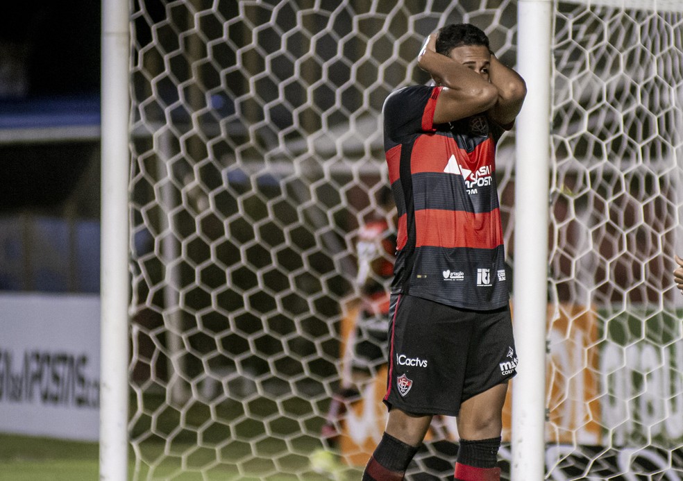 Samuel completou cinco jogos sem vencer com o Vitória na Série B — Foto: Pietro Carpi / EC Vitória / Divulgação
