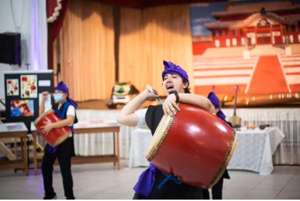 Apresentação cultural da Associação Okinawa de Campo Grande. — Foto: Divulgação