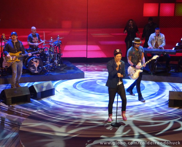 Banda cantou sucessos no programa (Foto: Caldeirão do Huck/TV Globo)