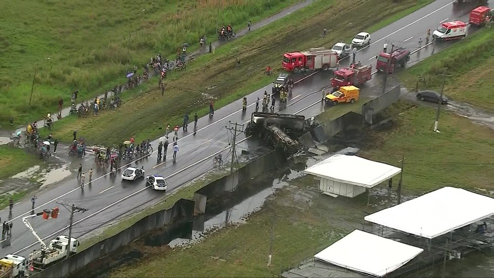 Acidente em Seropédica deixa dois mortos — Foto: Reprodução/ Globocop