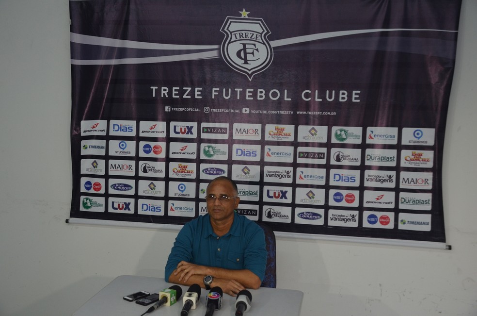 Oliveira Canindé, técnico do Treze: mistério sobre contratações com medo de trairagem de outros clubes (Foto: Silas Batista / GloboEsporte.com)
