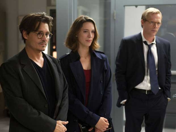 A partir da esquerda: Johnny Depp, Rebeca Hall e Paul Bettany em cena do filme 'Transcendence' (Foto: Peter Mountain/Warner Bros. Pictures/AP)