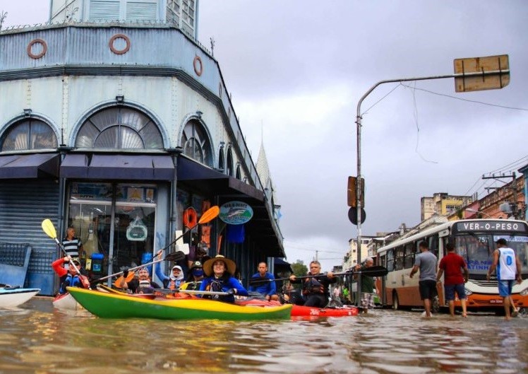 Na maior maré alta do ano, ato de remadores em Belém pede preservação ambiental