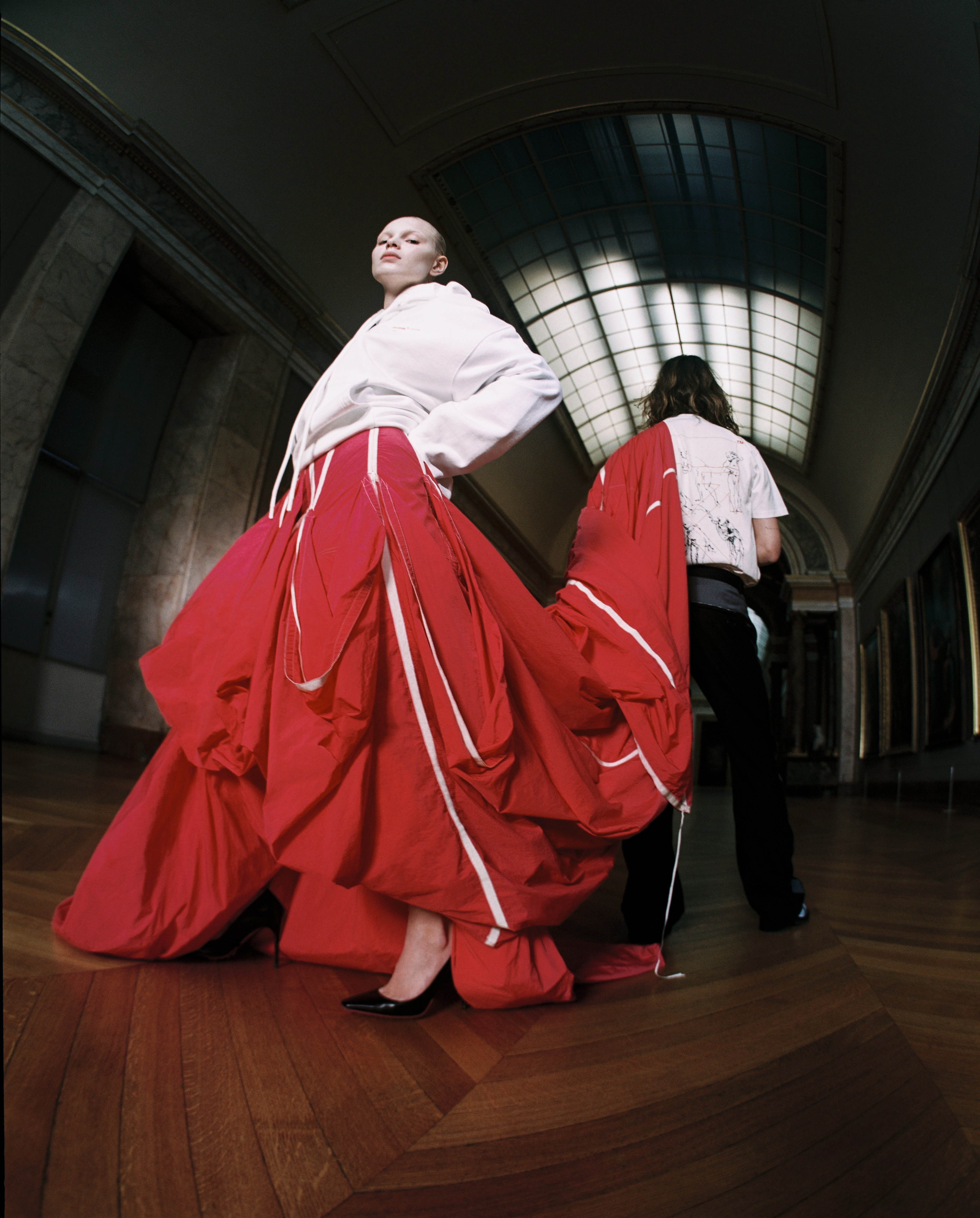 Off White e Museu do Louvre (Foto: Divulgação) Off White e Museu do Louvre (Foto: Divulgação)