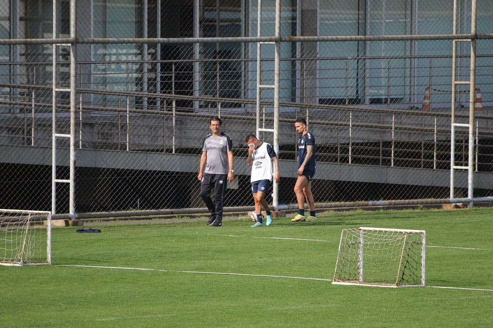 Janderson deixa treino do Grêmio mais cedo