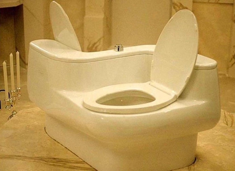 Uma empresa criou um banheiro para casais que gostam de fazer 'tudo' juntos