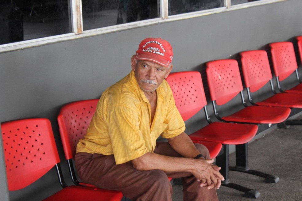 José Alves da Rocha vive há 15 dias na Rodoviária de Teresina (Foto: Junior Feitosa/ G1 PI)