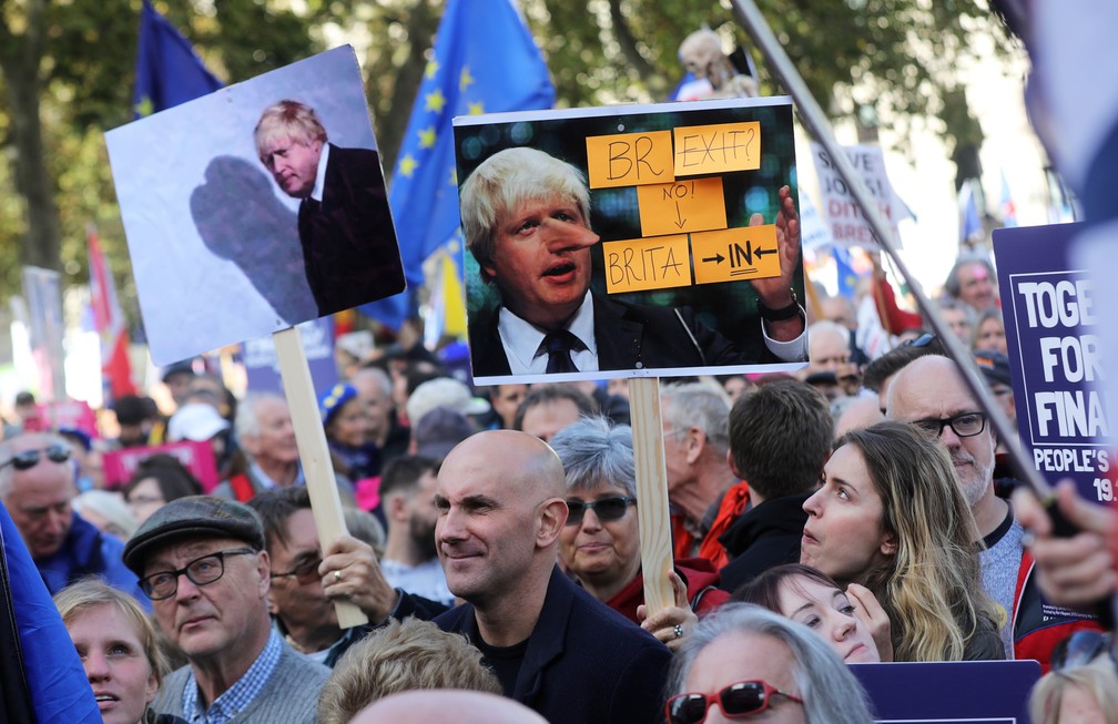 Protestos pedem um novo referendo para o Brexit — Foto: REUTERS/Simon Dawson
