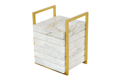 Porta-copos Aresta (2016), de mármore e latão, 10 x 10 cm, da Suite Design, R$ 1.130 