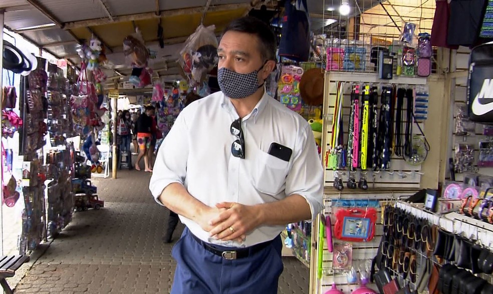 Antonio Sasso (Podemos) durante agenda de campanha em São Carlos — Foto: Reprodução/EPTV