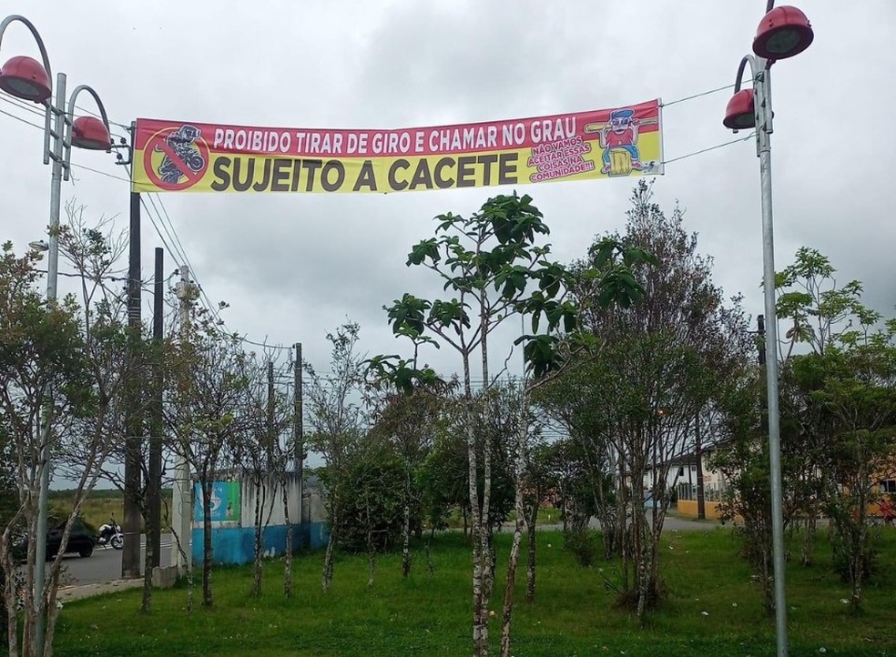 Faixa em Guapurá, Itanhaém, SP — Foto: Reprodução/Facebook