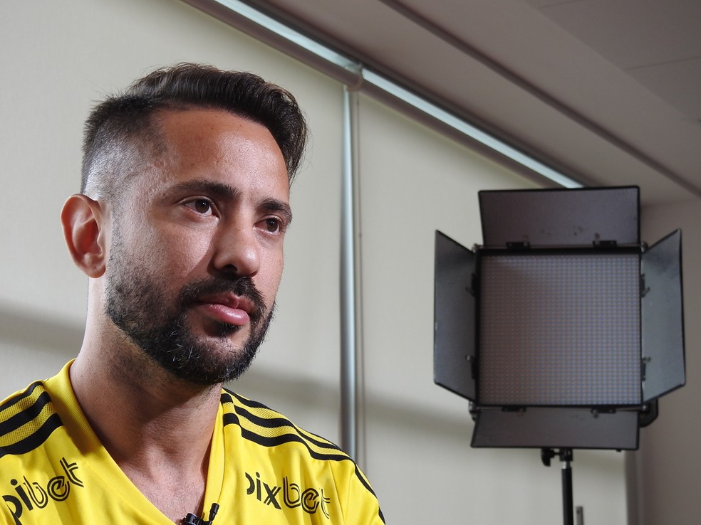 Everton Ribeiro é o capitão do Flamengo — Foto: Fred Gomes