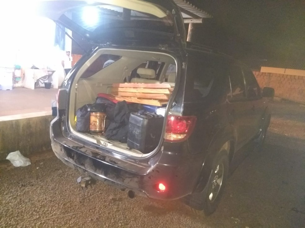 Estudante foi flagrando em transporte irregular de combustÃ­vel em MS (Foto: PMRV/DivulgaÃ§Ã£o)