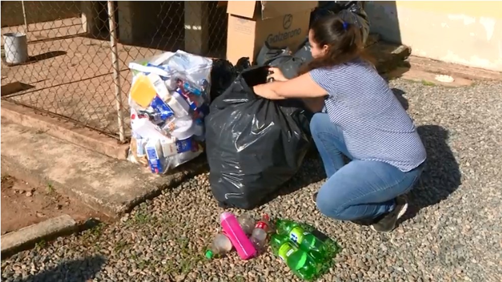 Moradores devem separar e descartar corretamente o lixo  — Foto: Reprodução/EPTV