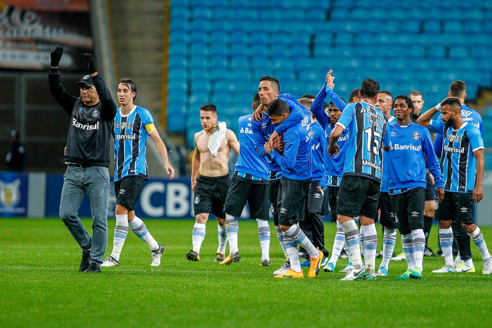 Grêmio recupera gordura para pelotão da frente e mantém Corinthians na mira