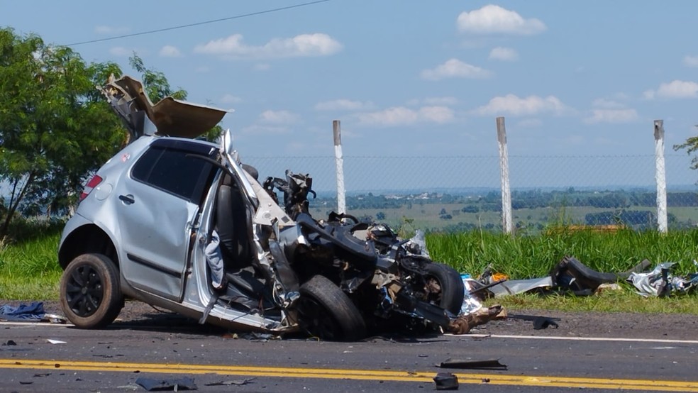 Duas pessoas morreram na Rodovia Júlio Budiski (SP-501), em Álvares Machado (SP) — Foto: Bruna Bachega/TV Fronteira