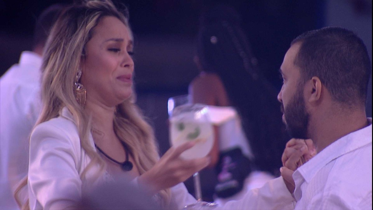 Gilberto se declara para Sarah: 'Eu te amo' | casa BBB | Gshow