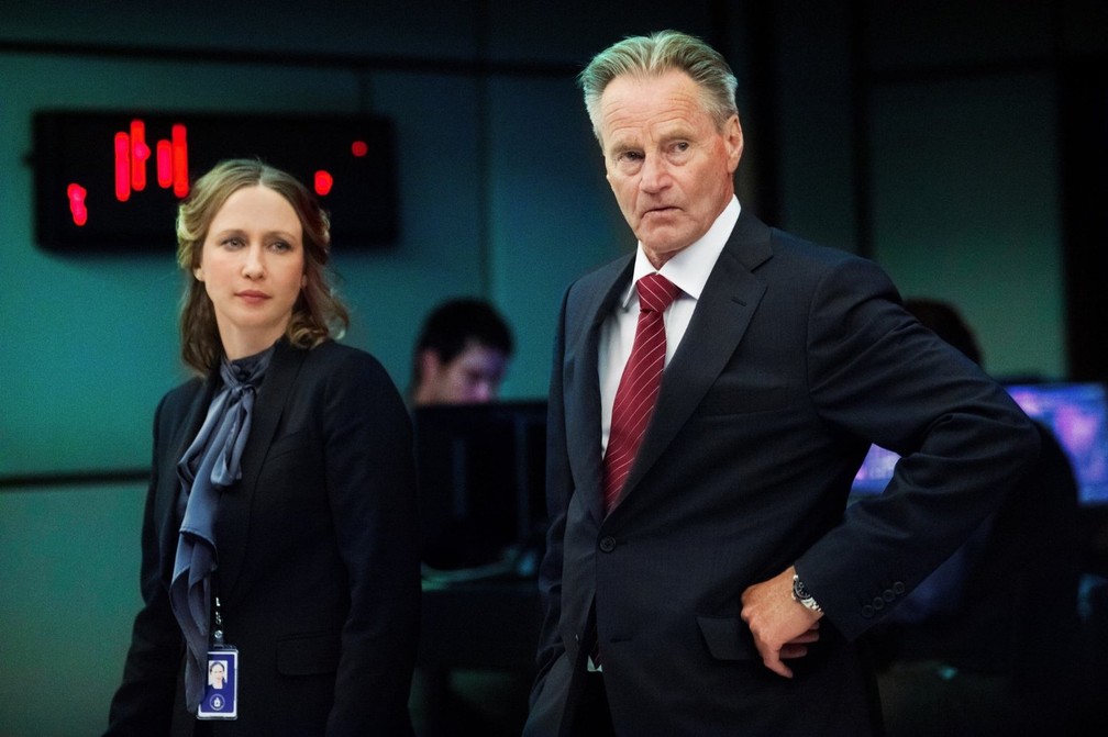 Sam Shepard e Vera Farmiga trabalharam juntos no filme “Protegendo o Inimigo”, de 2012 (Foto: Divulgação)