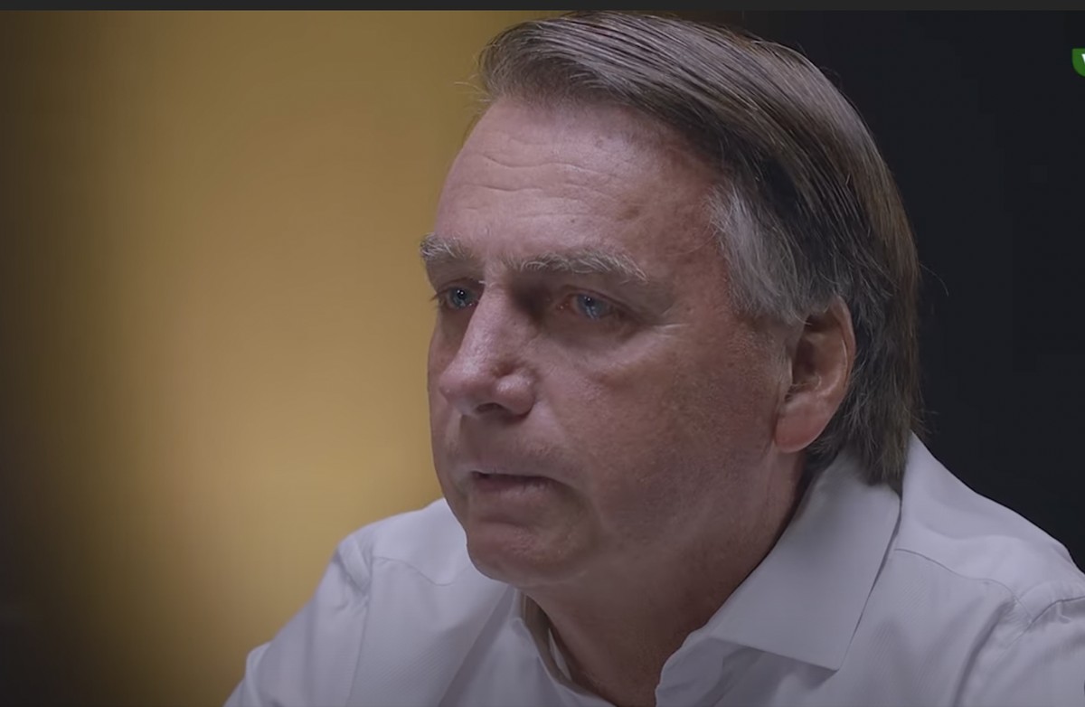 Na TV, Bolsonaro aparece chorando ao falar da filha e ataca Lula