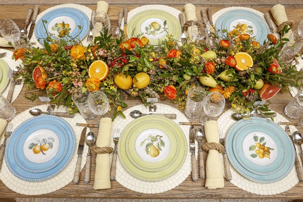 Como decorar uma mesa com flores e frutas (Foto: Julio Acevedo)