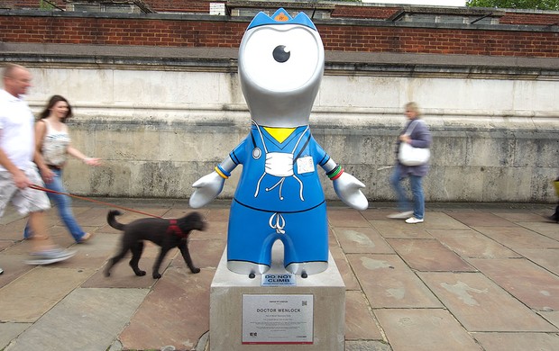 mascotes de Londres 2012 espalhados pela cidade (Foto: AFP)