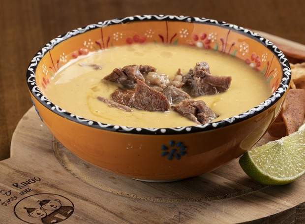 Finalize a sopa síria com um fio de azeite e pedaços de carne (Foto: Marcio Shaffer / Divulgação)