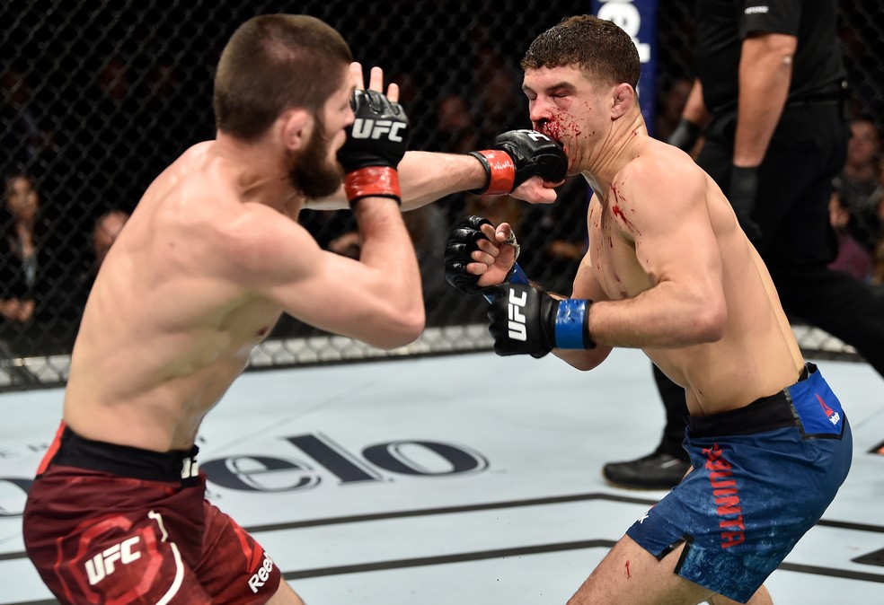 Khabib vence Iaquinta e é o novo campeão peso-leve do UFC