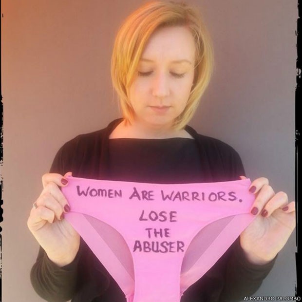 'Mulheres são guerreiras. Fim aos abusadores', disse esta mulher (Foto: Alexandro Palombo)