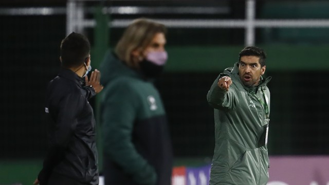 Abel Ferreira reclama com a arbitragem em Defensa y Justicia x Palmeiras
