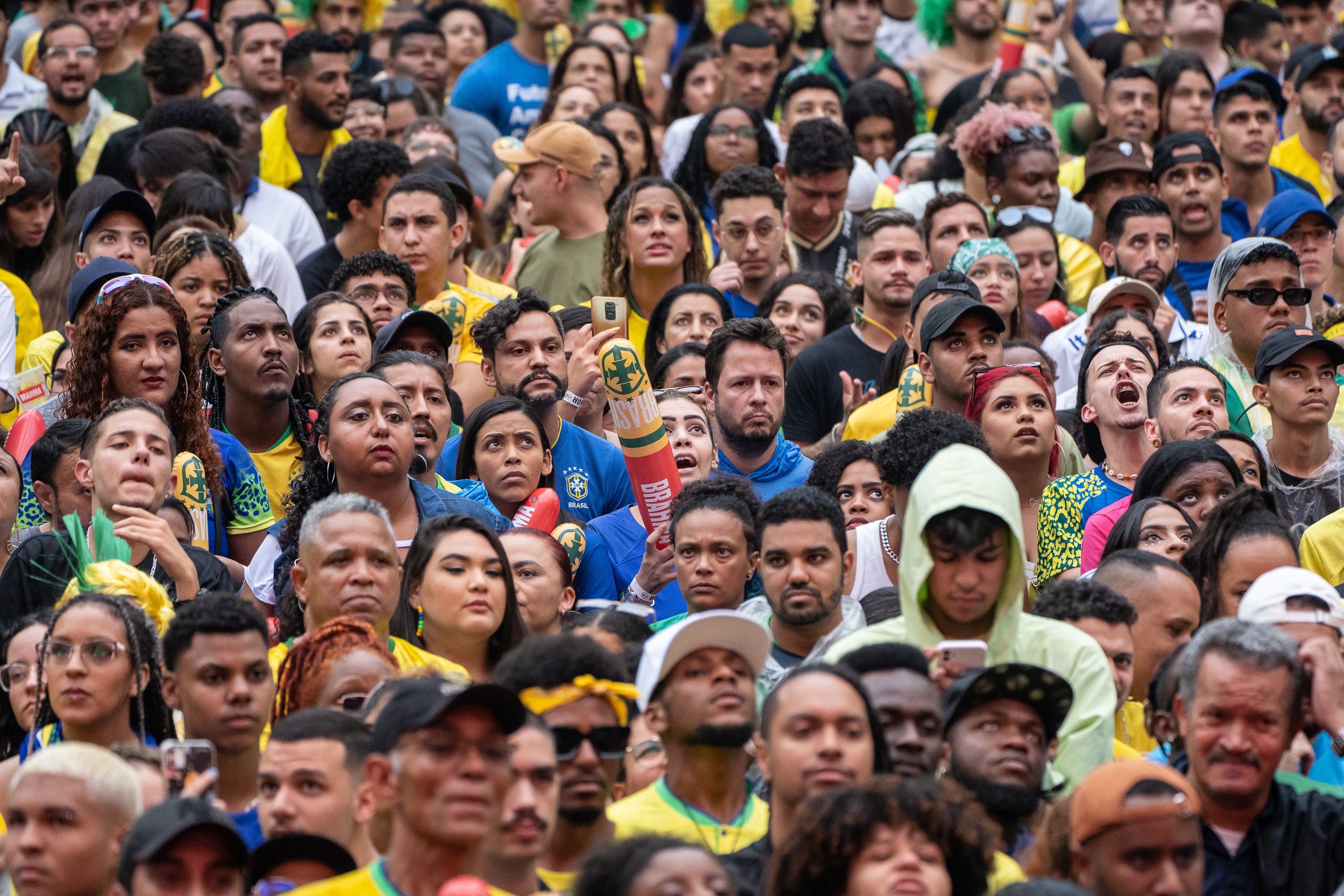 Brasil perde para Camarões e desanima torcedores na 'Fan Fest' do Vale do Anhangabaú, no Centro de SP; FOTOS