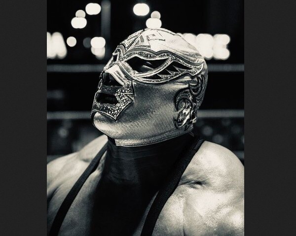 O astro de luta livre Cesar Gonzalez Barron, conhecido como Silver King (Foto: Twitter)