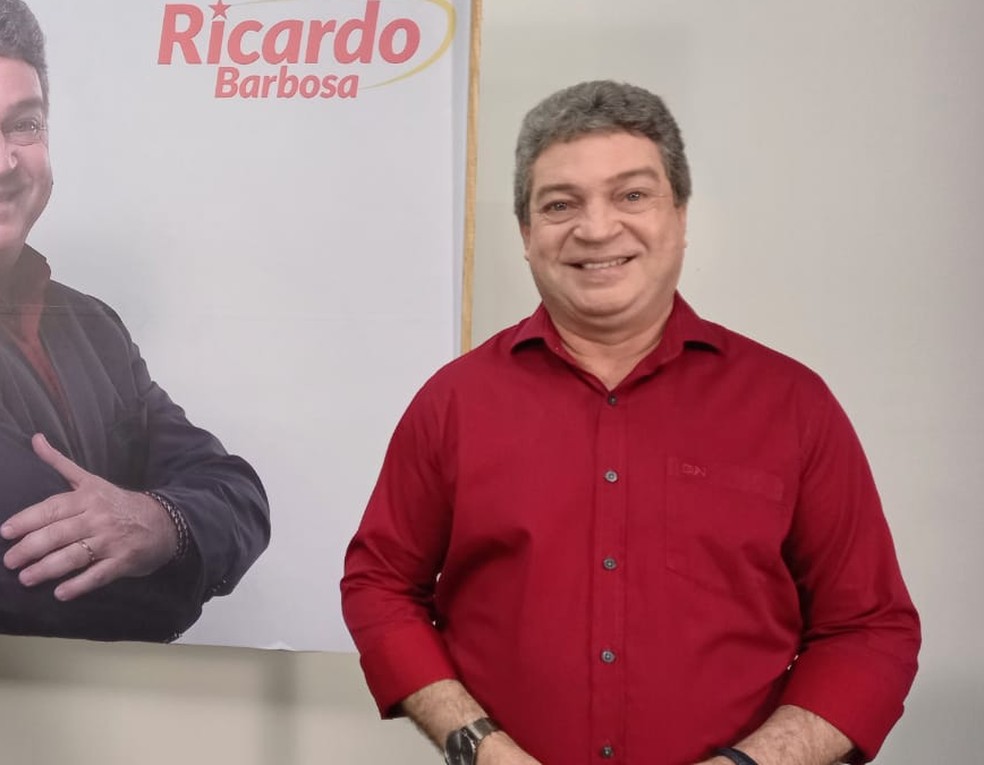 Ricardo Barbosa anuncia em convenção que vai disputar a prefeitura de Maceió pelo PT — Foto: Aldo Correia/TV Gazeta