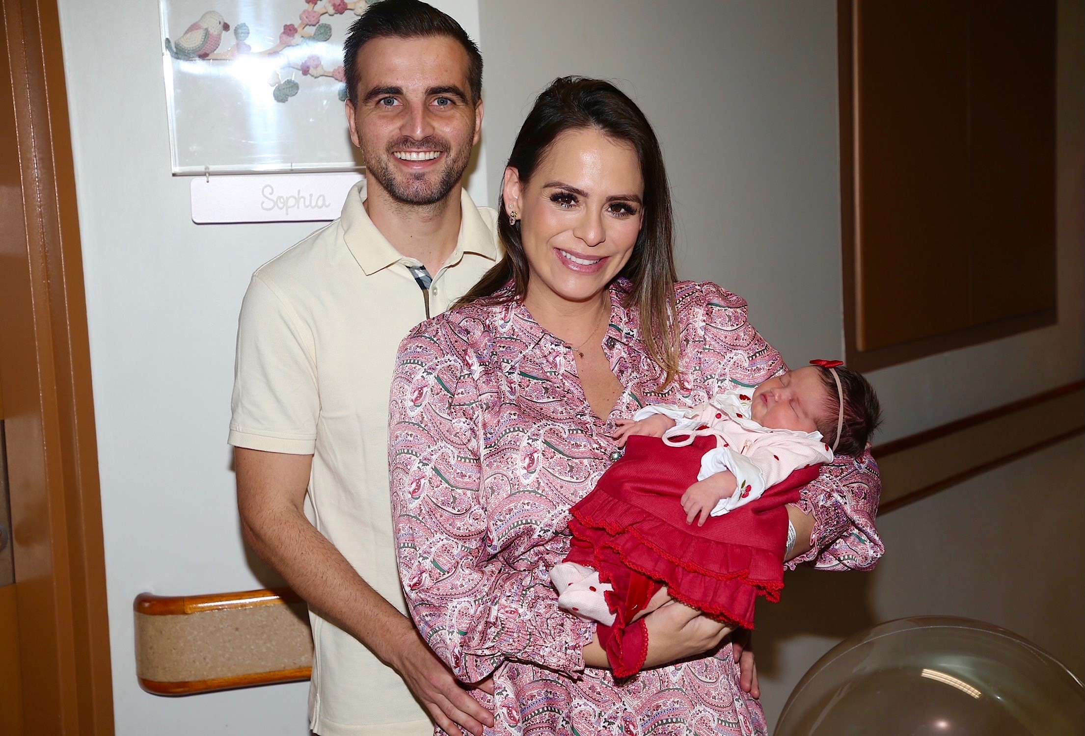 Rafael Longuine e Aline Lima com a filha, Sophia (Foto: Brazil News)
