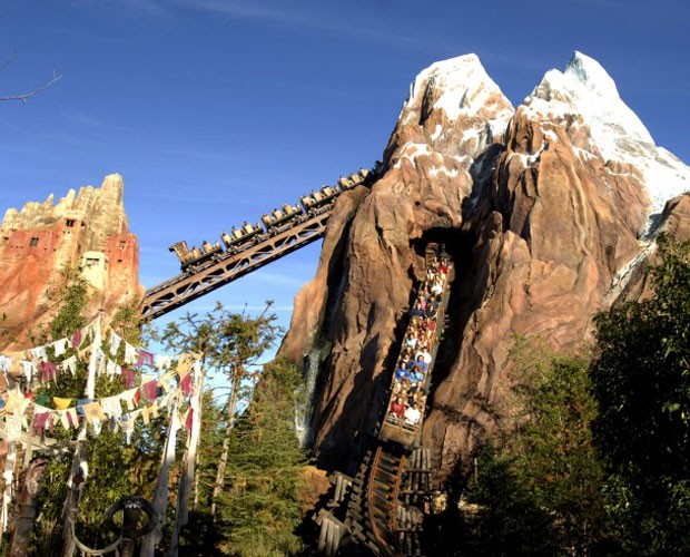 Expedition Everest: muitas curvas, muita aventura e, no final, um encontro com o Yeti (Foto: Divulgação/Walt Disney World)