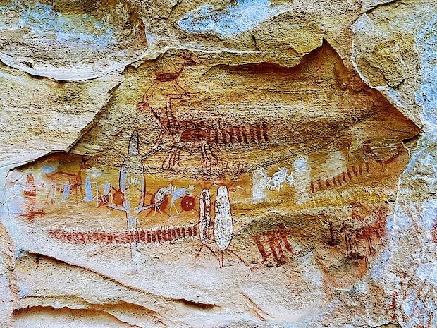 Pinturas em rochas no Parque Nacional Serra da Capivara (Foto: Carlos Souto / Wikimedia Commons / CreativeCommons)