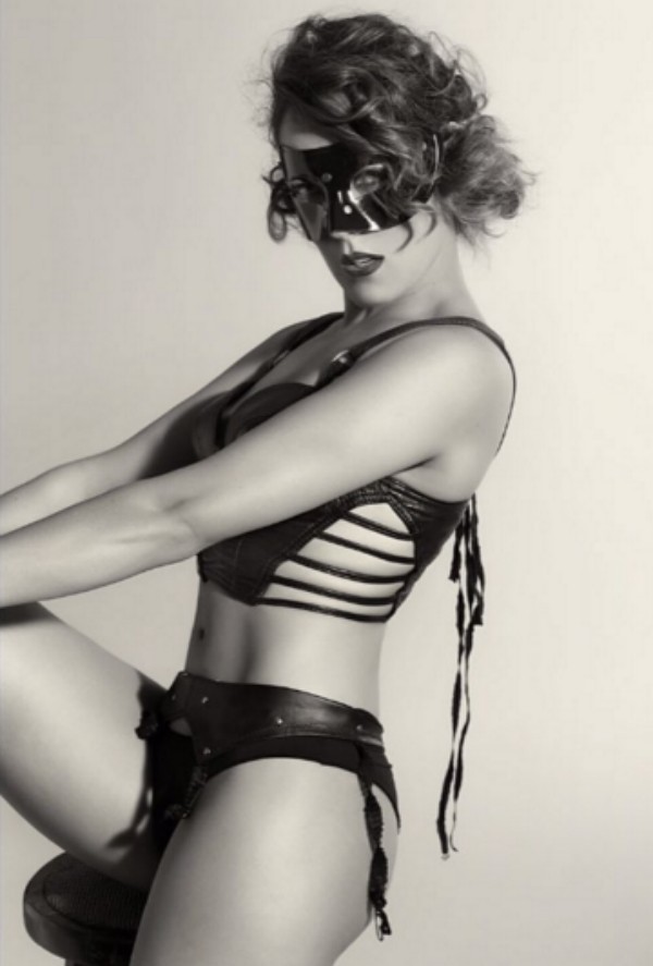 Adriana Birolli faz ensaio sensual e divulga na internet (Foto: Reprodução/Instagram)