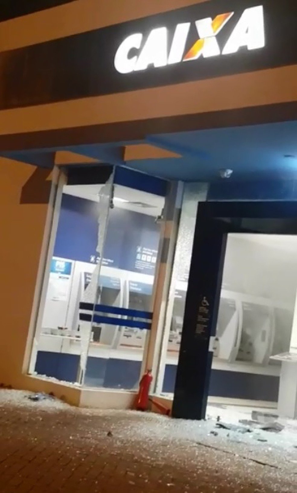 Criminosos explodiram duas agências bancárias em São Miguel, RN — Foto: Redes sociais