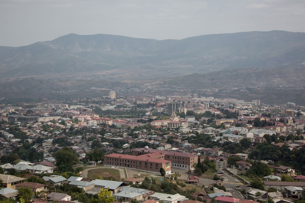 Vista aérea mostra a cidade de Stepanakert, em Nagorno Karabakh, nesta terça-feira (29) — Foto: Areg Balayan / Governo da Armênia / AFP