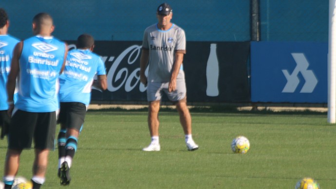 Grêmio atinge maior jejum de gols do ano, e ataque ganha aulas de Renato