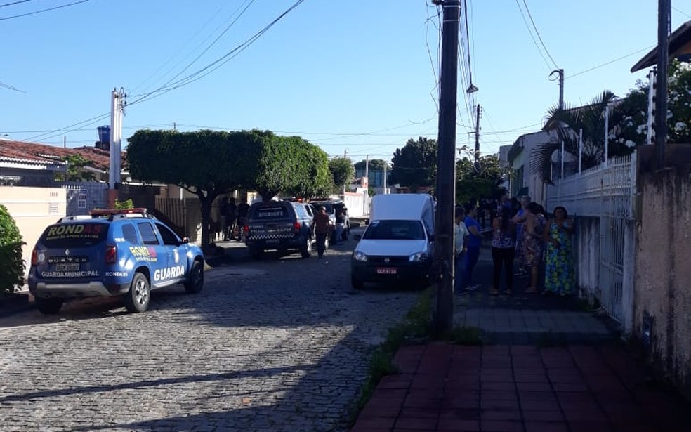 Quatro homens morreram em confronto com a PM durante arrastÃ£o na Zona Sul de Natal (Foto: ClÃ¡udia AngÃ©lica/Inter TV Cabugi)